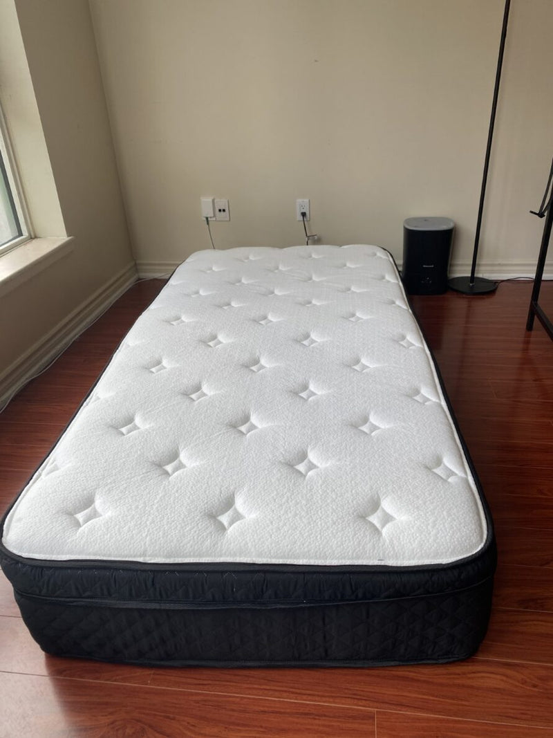 Toronto On. Twin XL Original Hamuq Hybrid Memory Foam Mattress