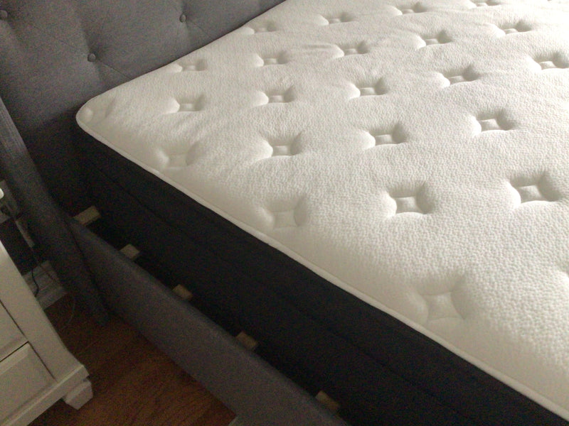 Peterborough, ON | King Hybrid Mattress *slight defect, see pictures*